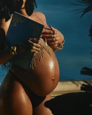 Rihanna got such a photoshoot done before giving birth to a child, everyone was stunned