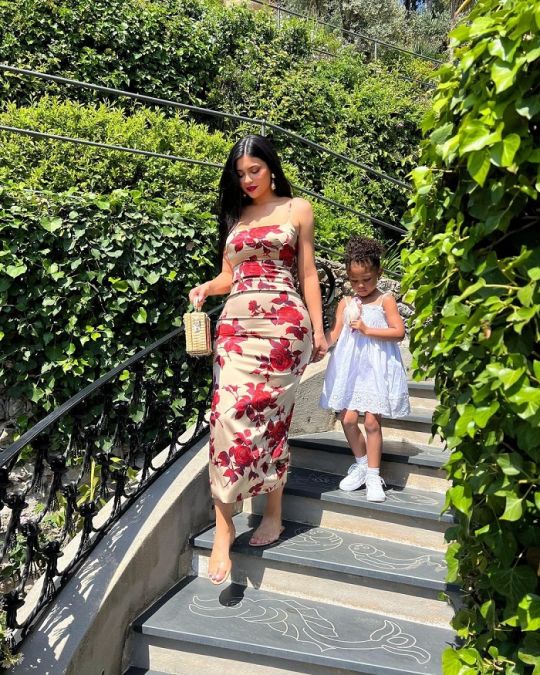 Kylie Jenner got her beautiful photoshoot with daughter Stormi