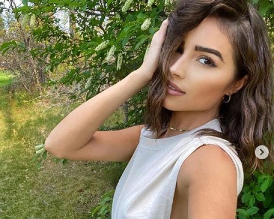 Olivia Culpo congratulates her fans on Memorial Day