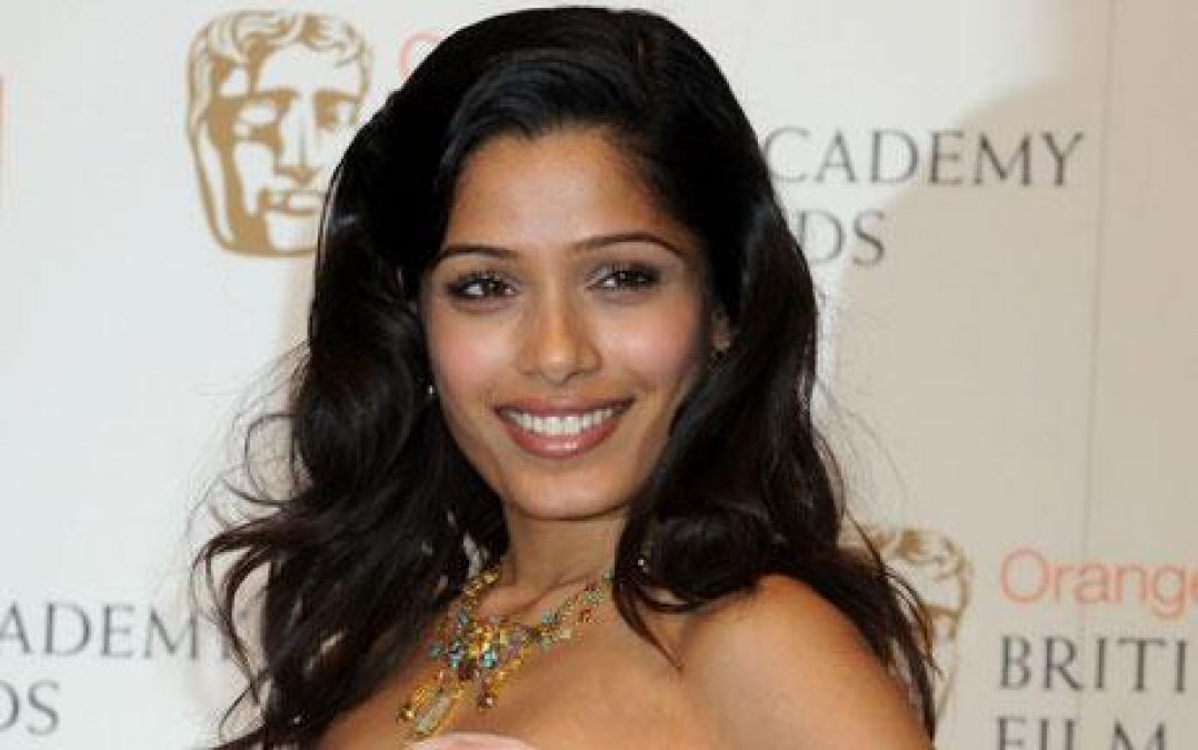 Freida Pinto continues to win hearts with her sexy looks, share photos to announce engagement