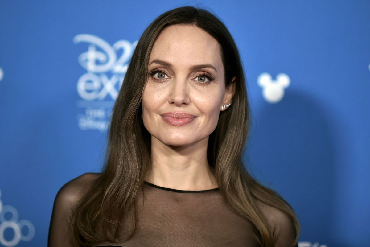 Angelina Jolie's stylish avatar surfaced, set fire on Instagram