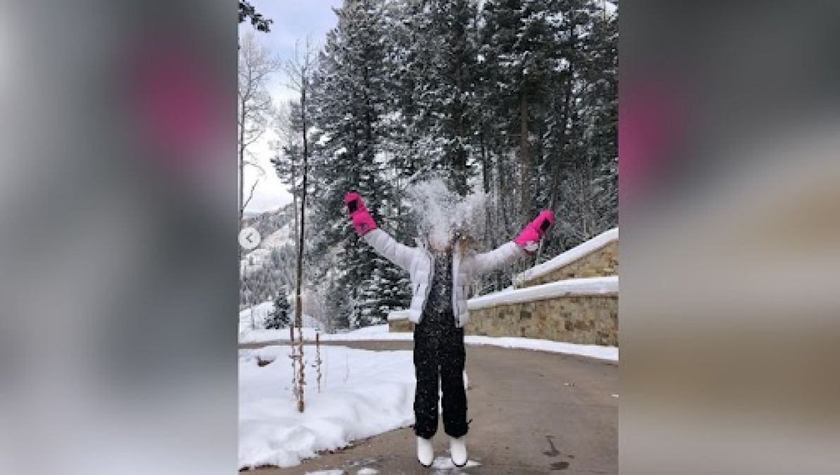 Kourtney Kardashian flaunts her beauty amidst snow
