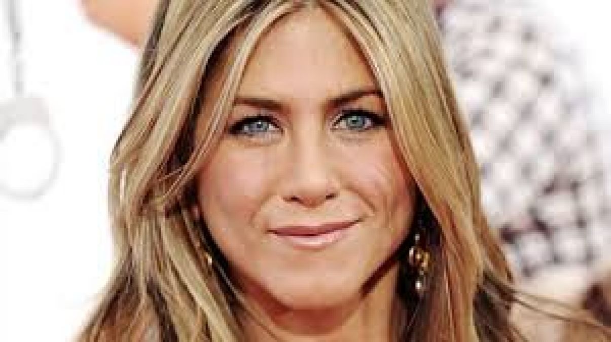 Hollywood actress Jennifer Aniston made a big record, millions are following her