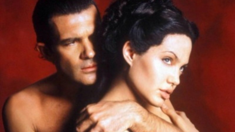 When this actor had to give intimate scene with tattooed actress then...