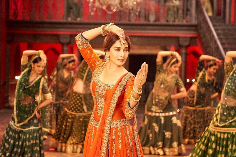 Kalank : 'तबाह हो गए' का दूसरा पोस्टर आया सामने, माधुरी का दिखा अलग अंदाज़