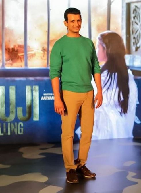 Motion poster of Sharman Joshi's upcoming film 'Fauji Calling' released
