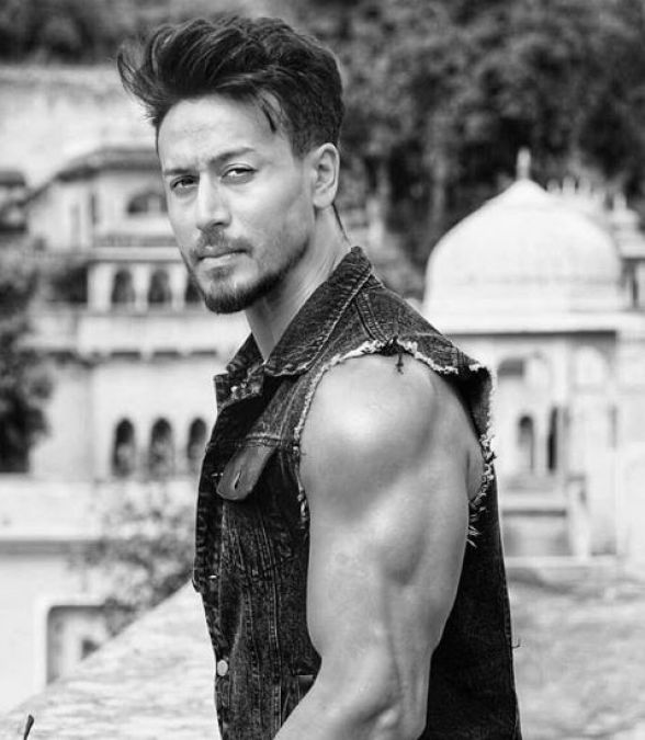 Heropanti 2 First Look: Tiger Shroff's shares his killing look, check it out here