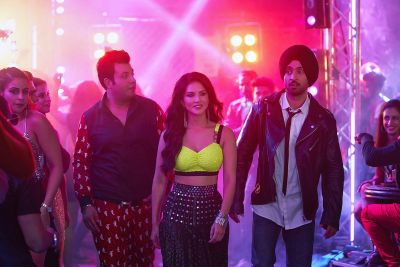 Arjun Patiala Song: Second Song releases, See Sunny Leone's Hot Look