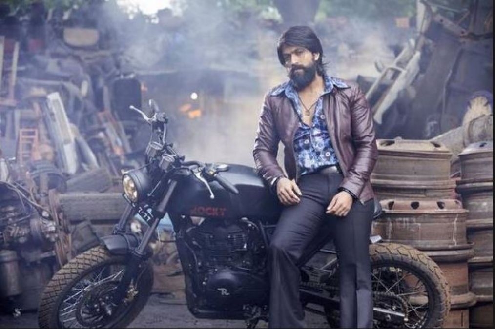 KGF2's new poster is Bombastic, a big reveal on July 29!