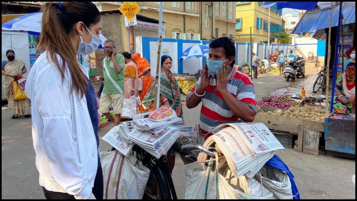 Nusrat Jahan distributed masks in Kolkata market