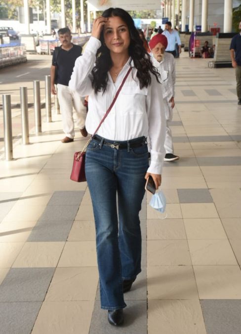 Shehnaaz Gill looked stunning in white shirt and blue jeans