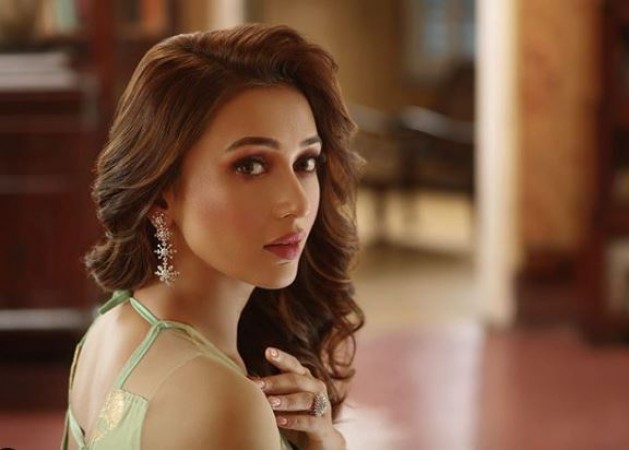 Actress Mimi Chakraborty appeared in this style
