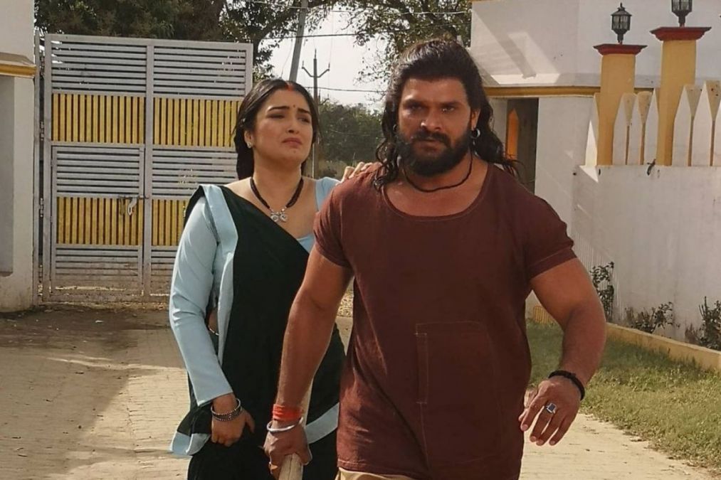 Pictures of Khesari Lal Yadav and Amrapali Dubey went viral from the sets of 'Aashiqui'