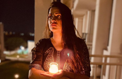 Punjabi Aishwarya Rai seen burning candles in balcony