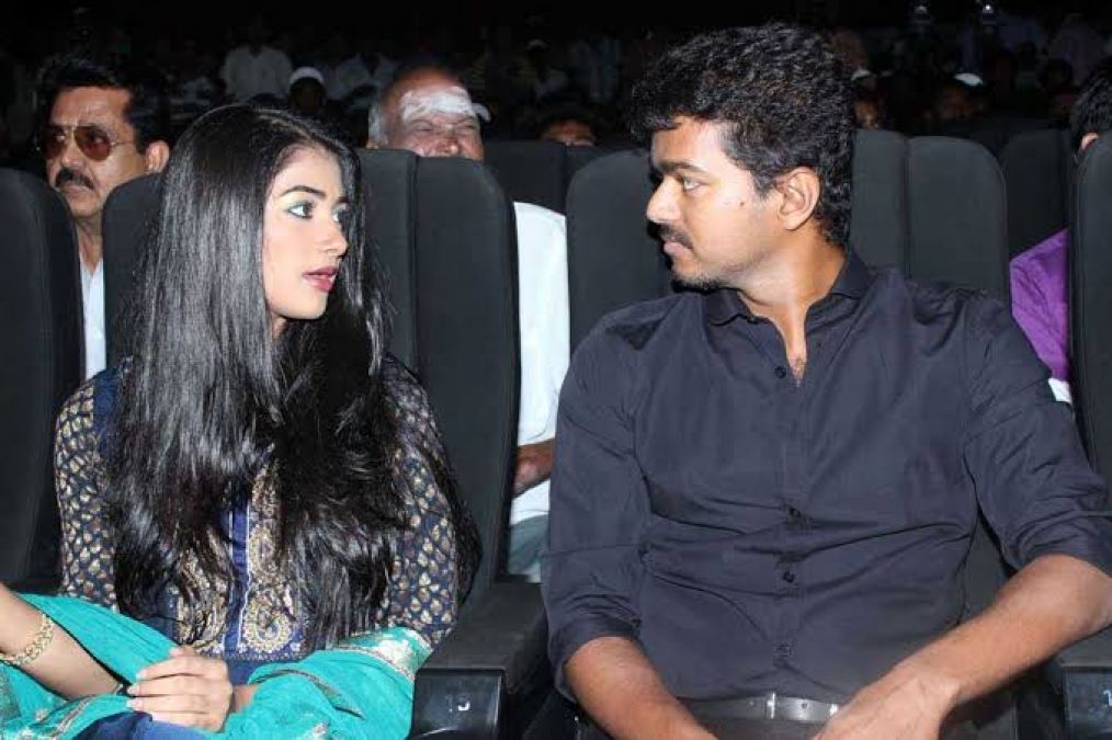 Pooja Hegde breaks all records, charges crores of rupees for Thalapathy Vijay's film