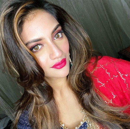 Nusrat Jahan shared these pictures in a beautiful sari