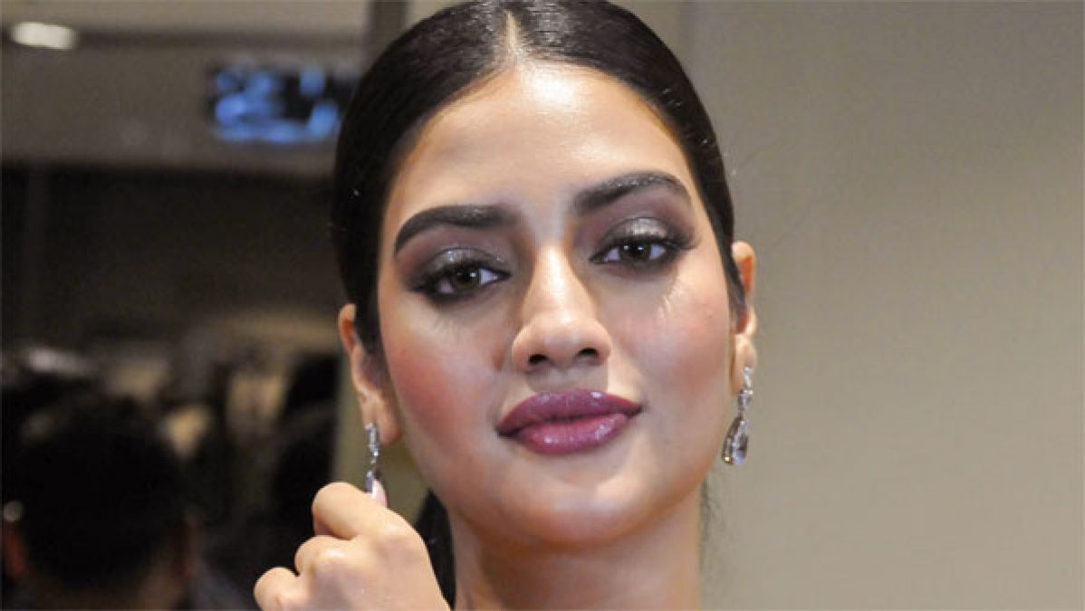 Nusrat Jahan shared these pictures in a beautiful sari