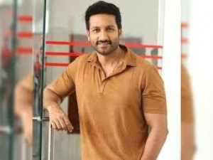 Gopichand donates Rs 10 Lakh to CCC