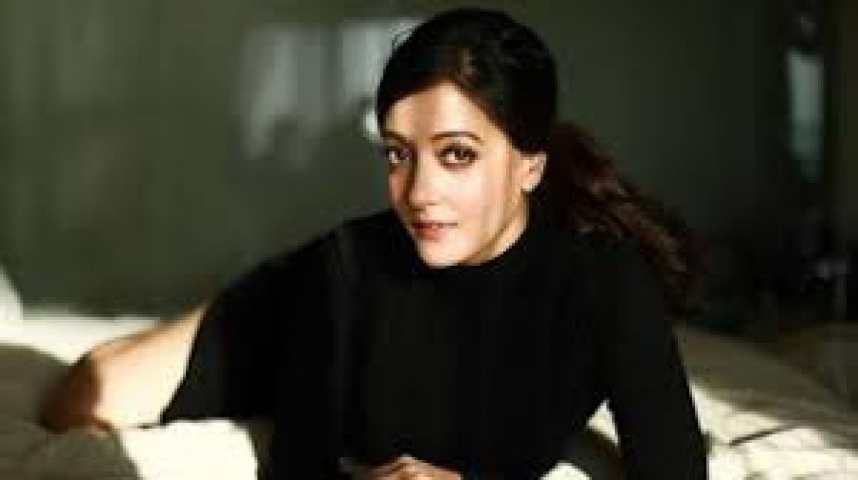 Actress Raima Sen looks beautiful in traditional look
