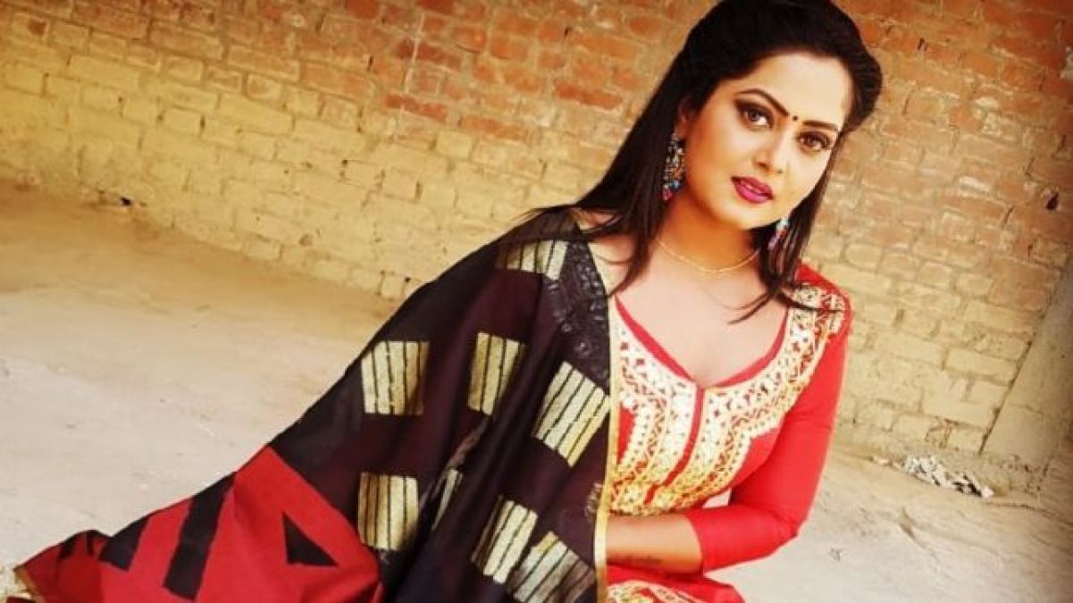 Anjana Singh's intimate Scenes with This Bhojpuri Actor is the next trend, See her Video Here!