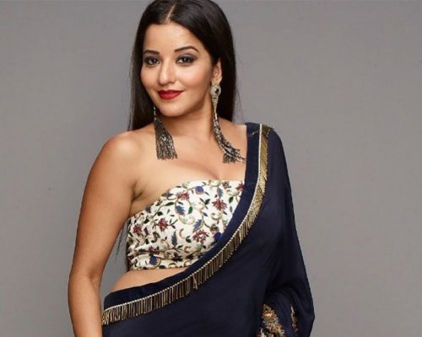 Monalisa sizzled in saree, her look made a splash on social media!