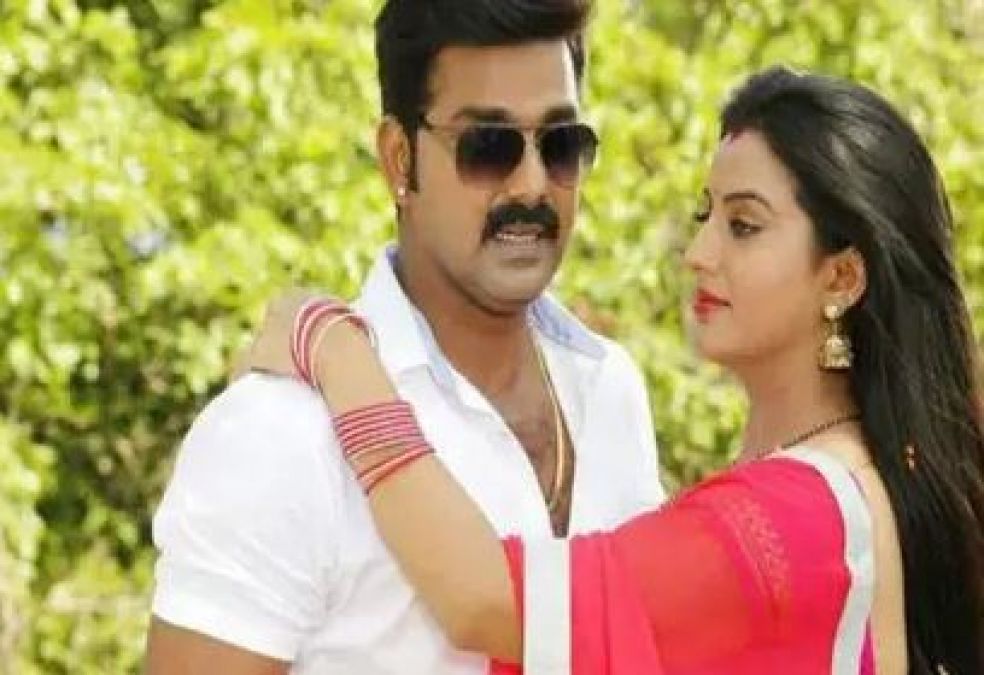 Watch out this bold song of Pawan Singh and Akshara Singh