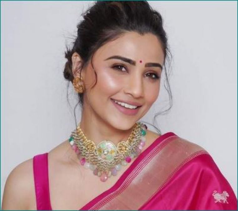 Daisy Shah left Bollywood and made place in South Industry