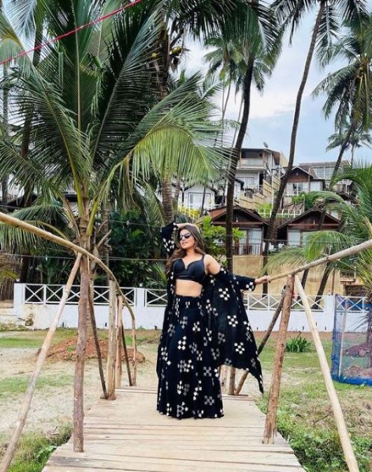 Akshara Singh has shared some bold photos and videos, fans like style