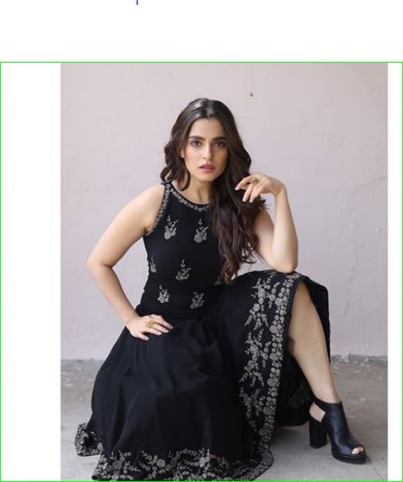 This Marathi actress caused havoc in black dress