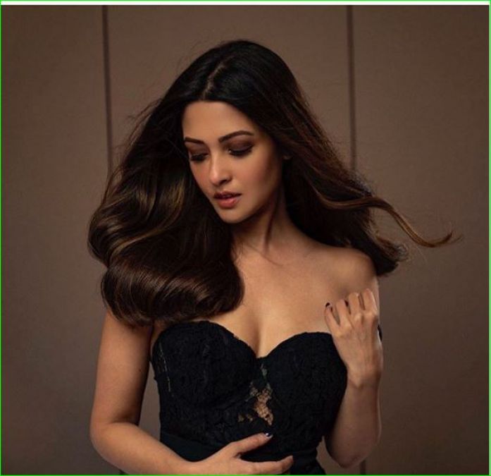 Riya Sen raises temperature with her latest picture, check it out here