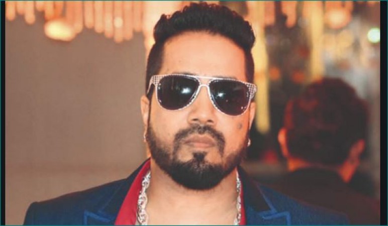 Mika Singh advices farmers to ignore those ‘creating unnecessary problems’