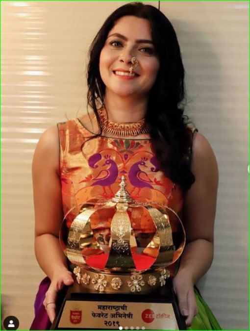 Sonali Kulkarni looks beautiful in Marathi award show, Check out pictures