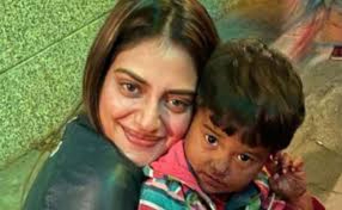 Nusrat Jahan hugs this child, photos going viral on social media