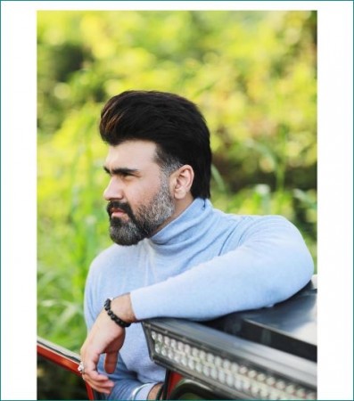 Aarya Babbar pens great poetry 'Waqt' for year 2020