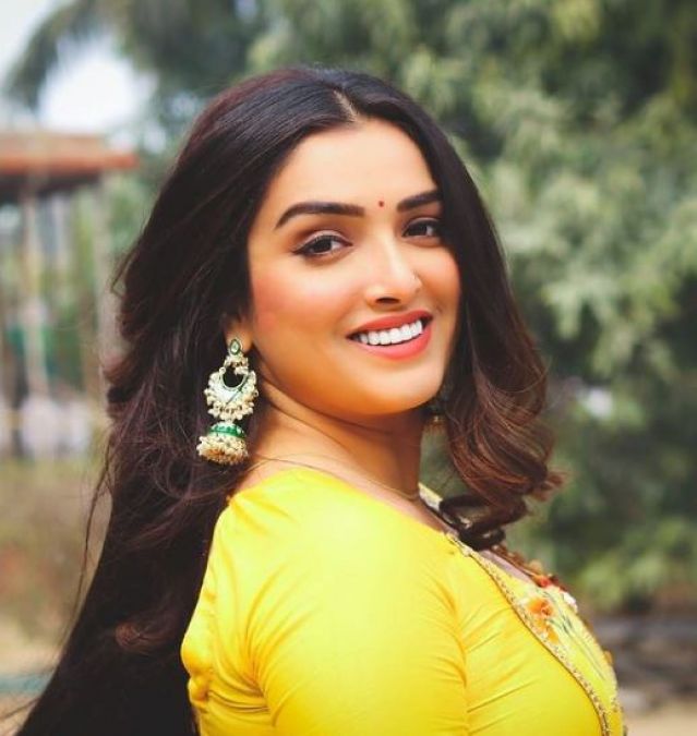 Amrapali Dubey danced fiercely on Badshah's song