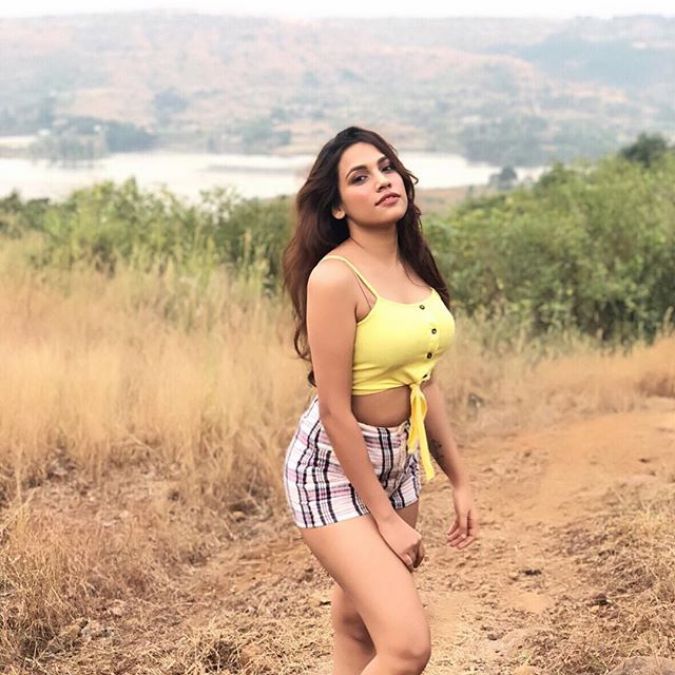Model Purbasha Das shares hot picture in white dress, See here