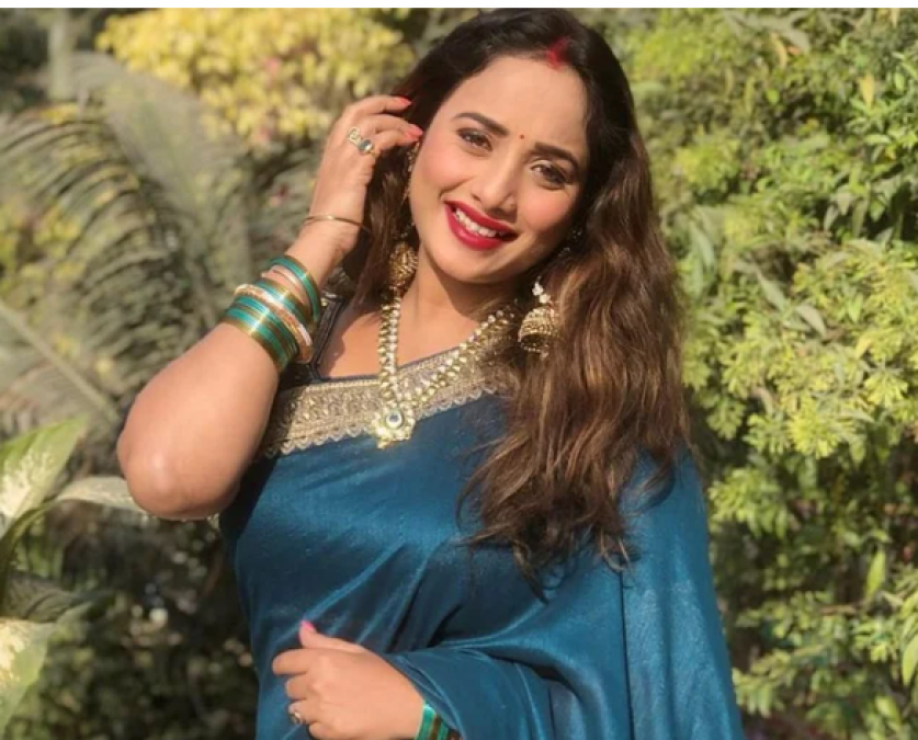 Rani's glamorous look in blue saree