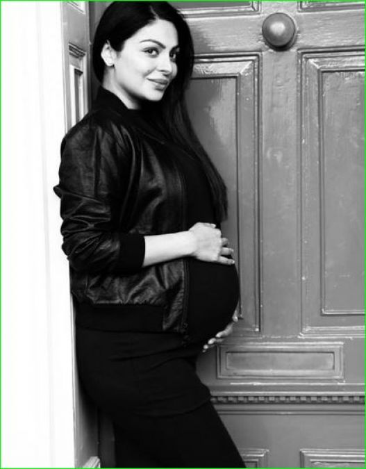 Neeru Bajwa flaunts  baby bump, says 'There will be twins ...'