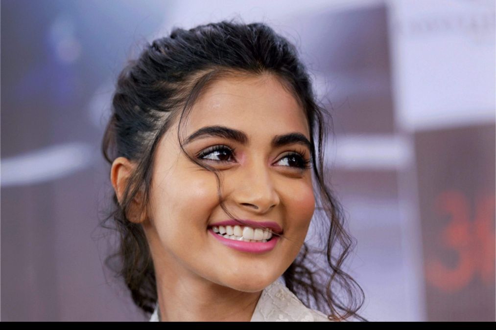 Pooja Hegde to enter in South Superstar Vijay's upcoming film