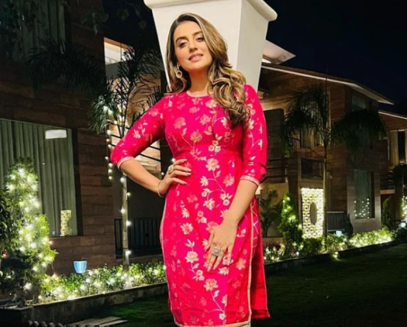 Akshara Singh wreaked havoc in pink dress, fans also went crazy