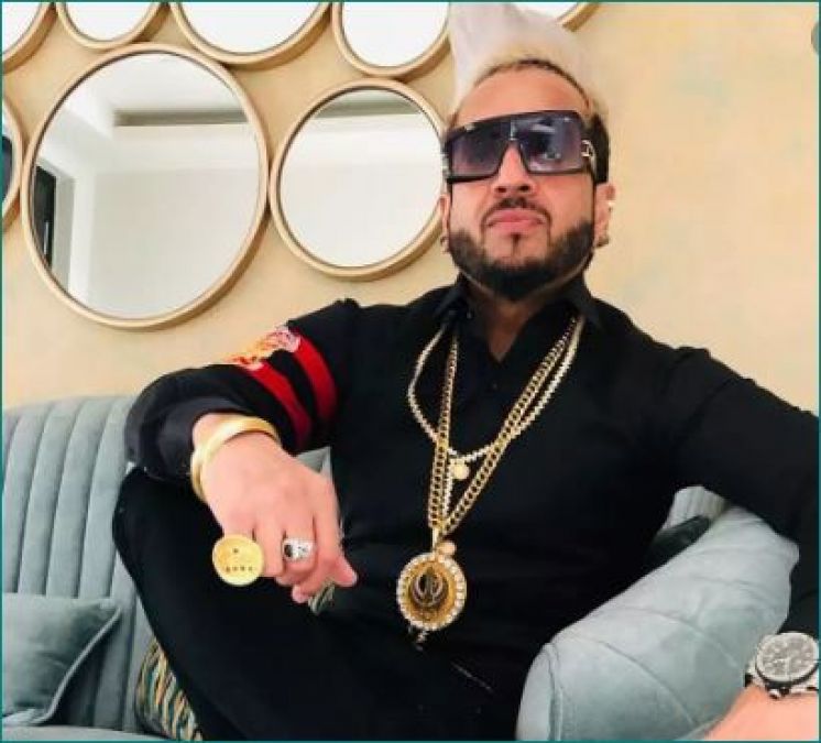 Singer Jazzy B celebrates New Year with farmers protesting on Indus border