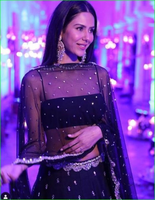 Punjabi actress shows her beautiful avatar in black lehenga and choli