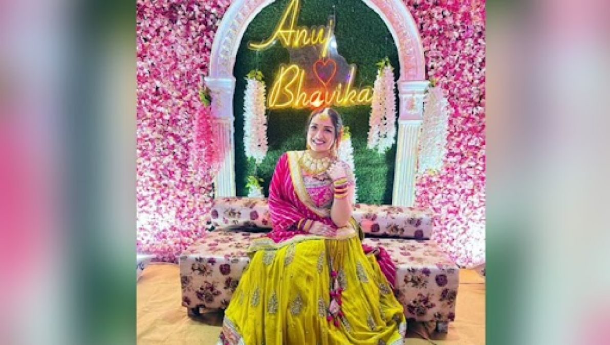 Aamrapali Dubey wins fans hearts by sharing pictures in lehenga