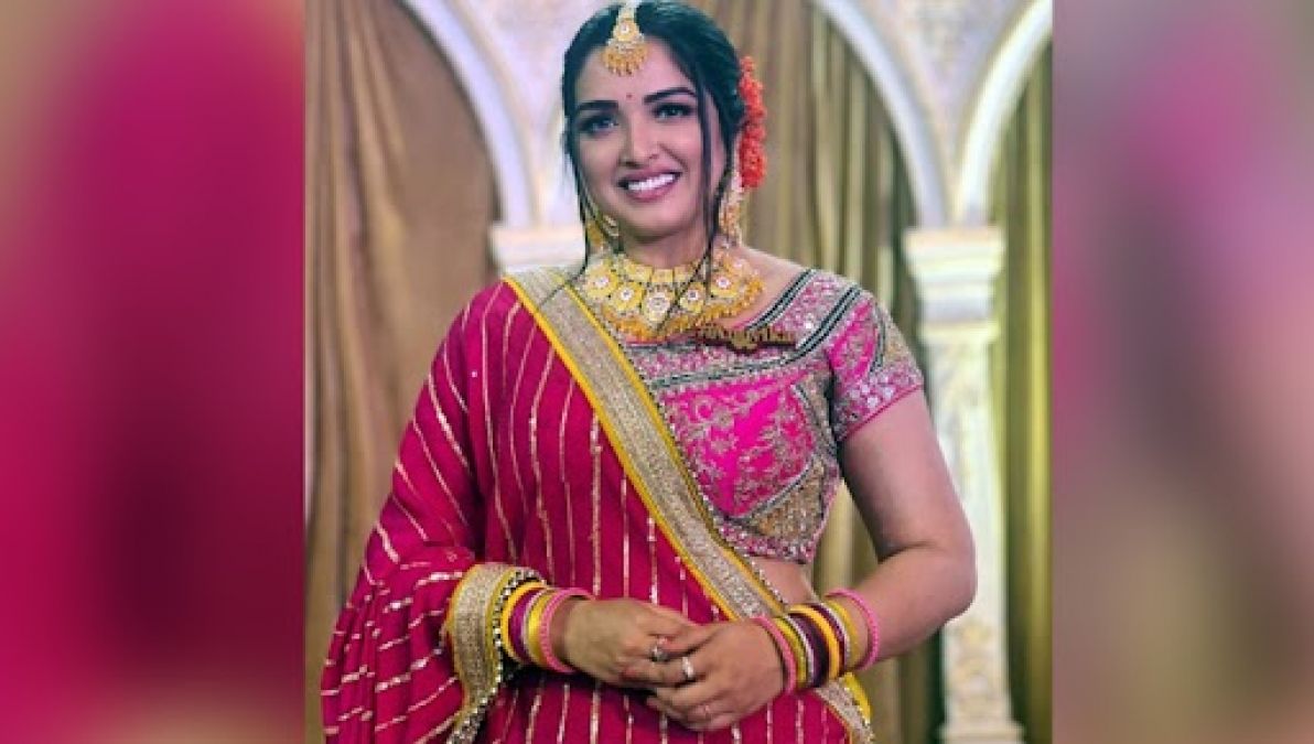 Aamrapali Dubey wins fans hearts by sharing pictures in lehenga