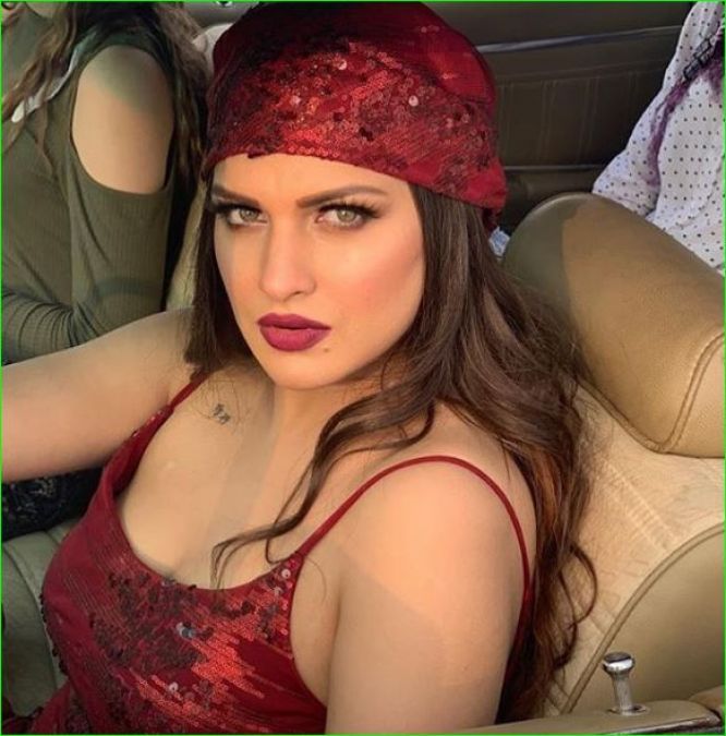 Himanshi Khurana started modeling at the age of 16, See bold photos