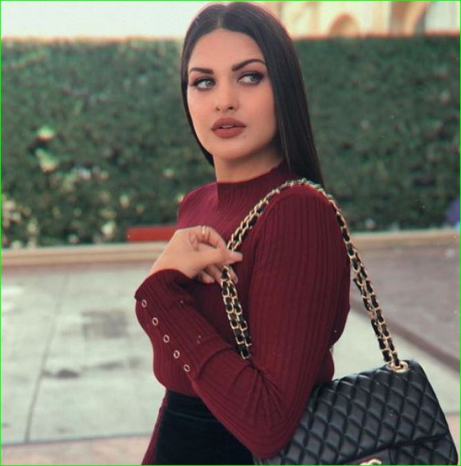 Himanshi Khurana started modeling at the age of 16, See bold photos