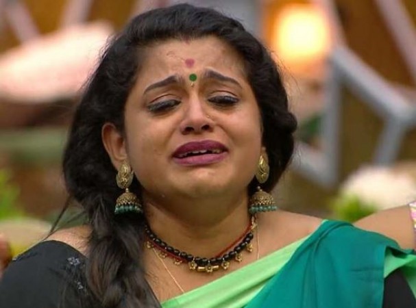 Bigg Boss Malayalam 2: When Alina heard her mother's voice, she became emotional