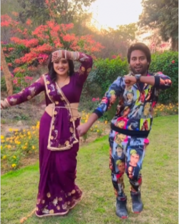 Aamrapali Dubey danced on Kaccha Badam in purple saree