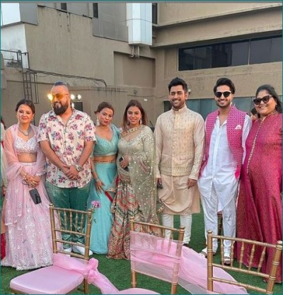Former Team India captain looks stylish with wife Sakshi attending marriage, photos surfaced