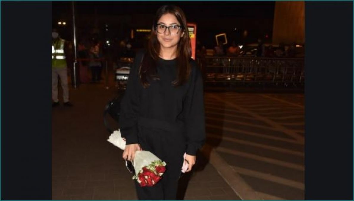Shahnaz Gill spotted at Airport in all black look, See here